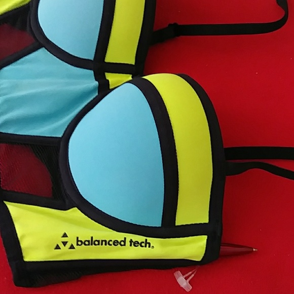 Balanced tech Swim Top. Size M - Picture 2 of 5